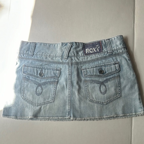 Roxy Denim Mini Skirt - Size 9 - Light Wash Frayed Hem - Picture 12 of 16